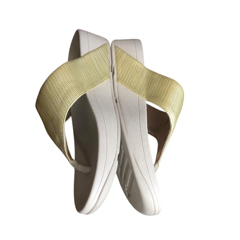 FitFlop Olive Sandals Size 8 Gold Neutral Toe Post Thong Comfort Minimalist